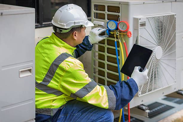 Professional Hvac technician working in Yorkville, WI